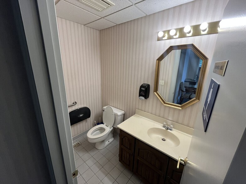 More Photos Of 7612 Alexandria Pike, Alexandria Bank For Lease