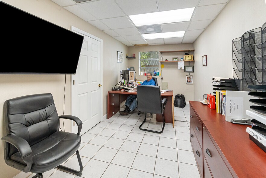 More Photos Of 204 5th St, Orlando Industrial For Sale