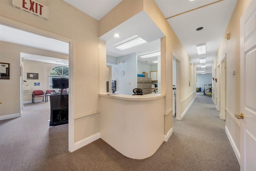 More Photos Of 4533 Brambleton Ave, Roanoke Office For Lease