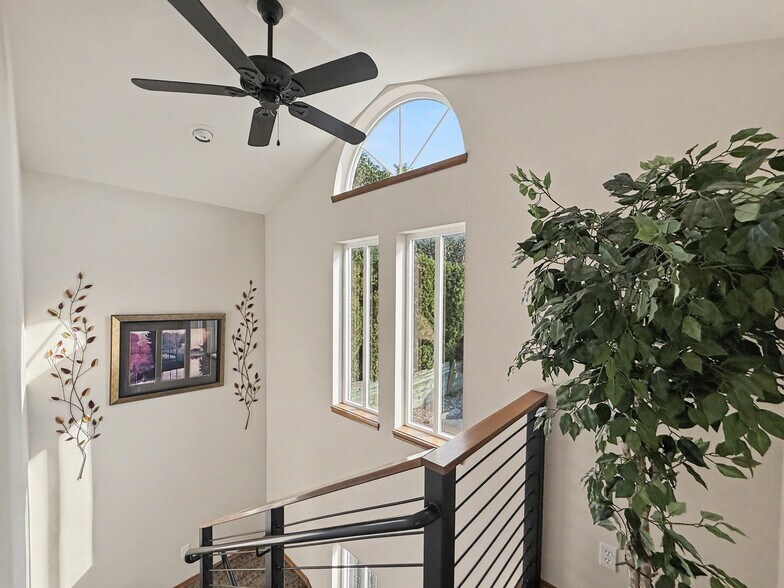 More Photos Of 1038 W Davidson Ave, Coeur d'Alene Office For Sale