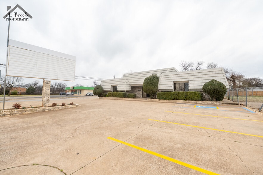 Primary Photo Of 1712 Kemp Blvd, Wichita Falls Office For Lease
