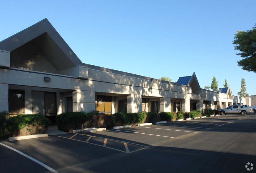 More Photos Of 3020-3048 N 33rd Dr, Phoenix Research And Development For Lease