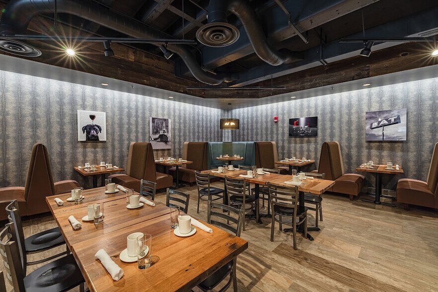 More Photos Of 500 Hamilton Blvd, Peoria Hotel For Sale