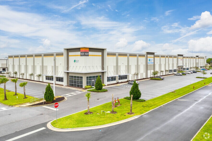 More Photos Of 1030 Crews Commerce Pky, Orlando Unknown For Lease