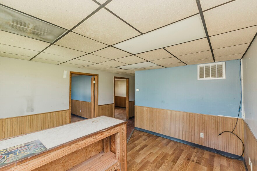 More Photos Of 3315 Central Ave, Winfield Warehouse For Sale