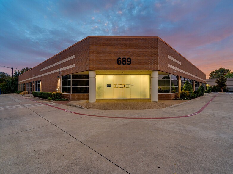 More Photos Of 689 Airport Fwy, Hurst Office For Lease