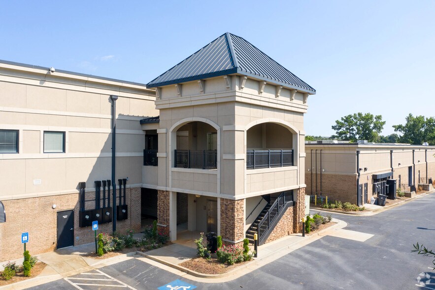 7130 Buford Hwy, Doraville, GA 30340 For Lease