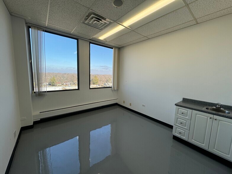 More Photos Of 121 S Wilke Rd, Arlington Heights Medical For Lease