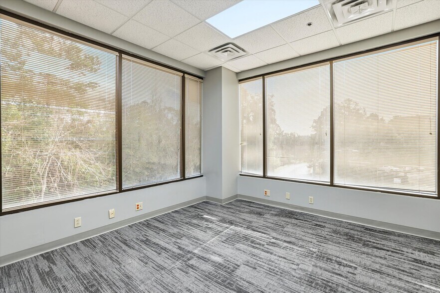 More Photos Of 2252 Killearn Center Blvd, Tallahassee Office For Lease