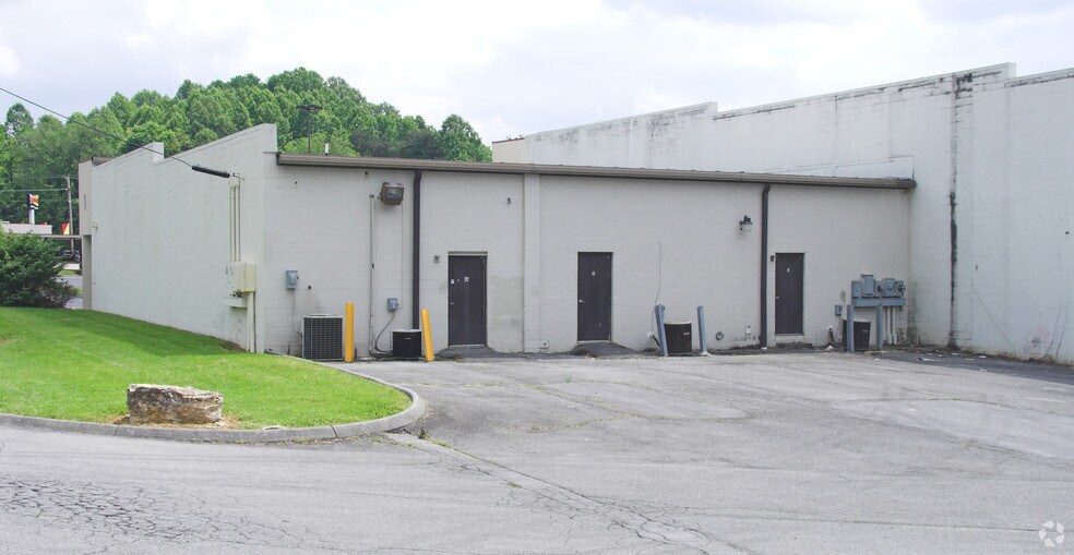 More Photos Of 3302 W Market St, Johnson City General Retail For Lease