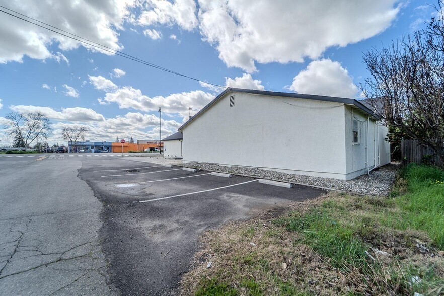 More Photos Of 1835 N Beale Rd, Marysville Office For Sale