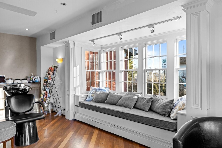 More Photos Of 6610 Lower York Rd, New Hope Freestanding For Sale