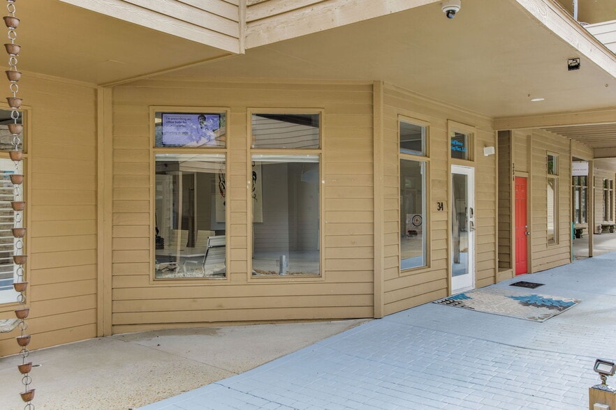 More Photos Of 913 Gulf Breeze Pky, Gulf Breeze Storefront Retail Office For Sale