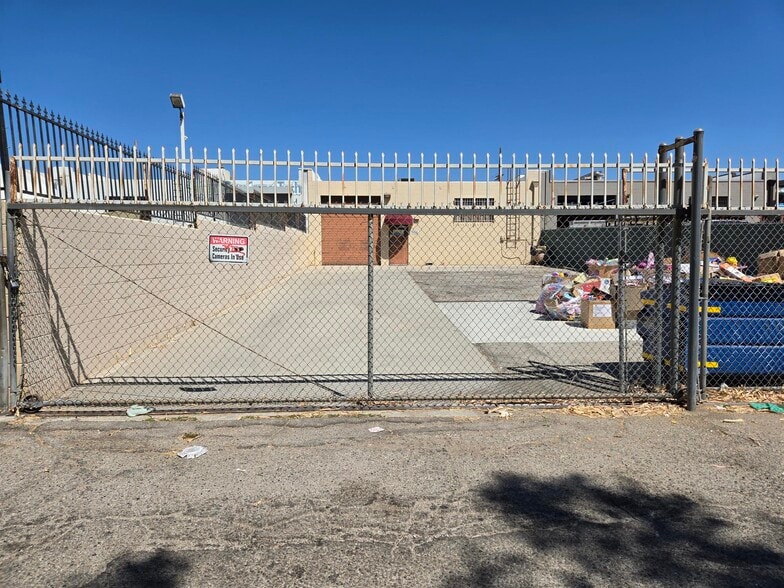 More Photos Of 19428 Londelius St, Northridge Warehouse For Sale