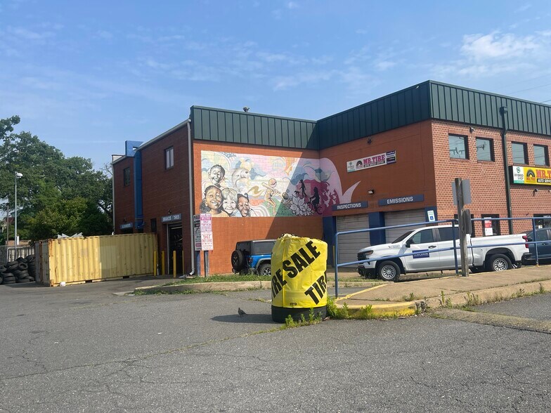 More Photos Of 4160 S Four Mile Run Dr, Arlington Service For Lease