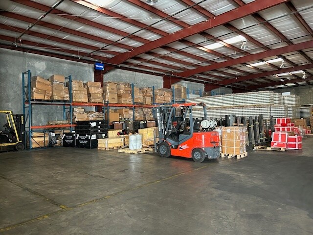 More Photos Of 821 Union Pacific Blvd, Laredo Warehouse For Lease