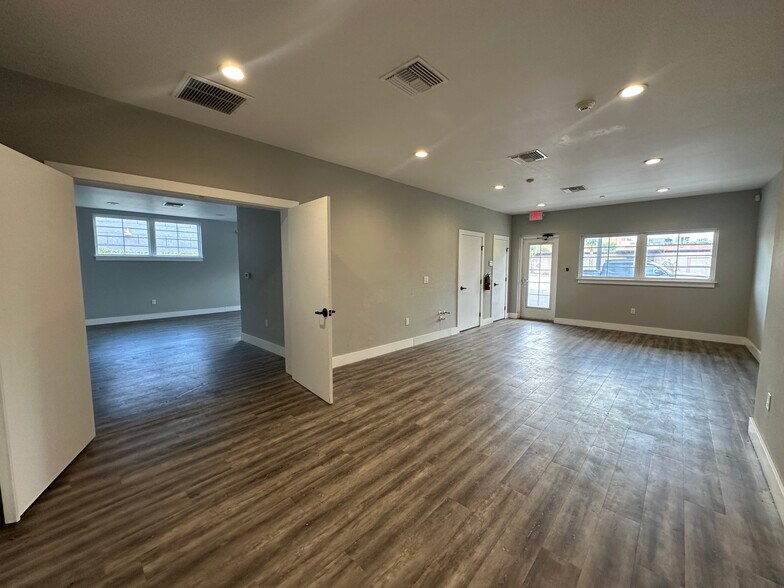 More Photos Of 900 S French Ave, Sanford Storefront Retail Office For Lease