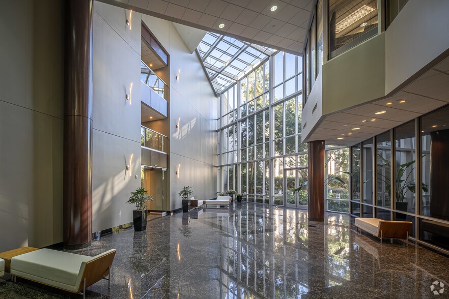 More Photos Of 11451 Katy Fwy, Houston Office For Lease