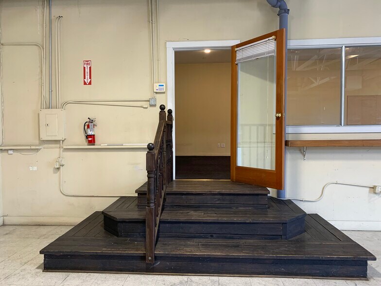 More Photos Of 555 Maple St, Carpinteria Warehouse For Lease