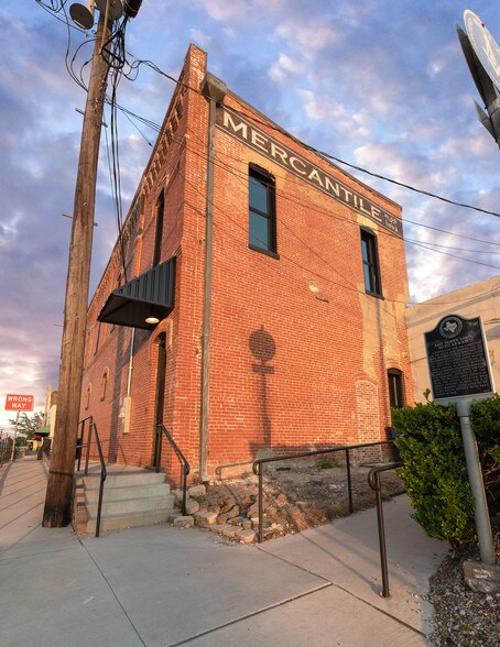 More Photos Of 102 S Goliad St, Rockwall Office For Lease