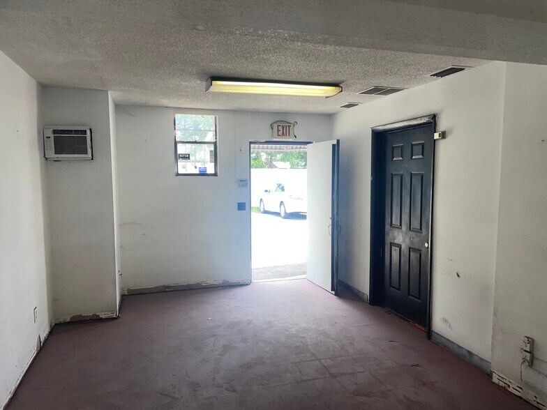 More Photos Of 4131 Lenox Ave, Jacksonville Warehouse For Lease