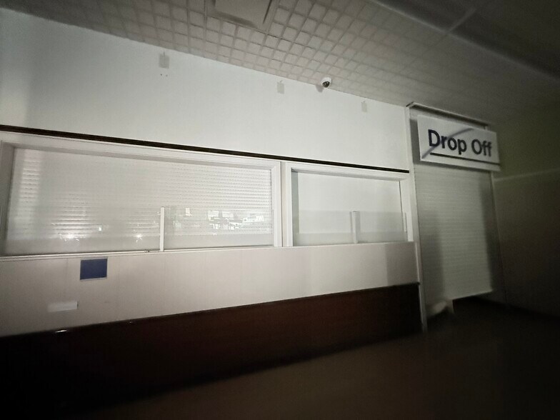 More Photos Of 350 Niagara St, Buffalo Drugstore For Lease