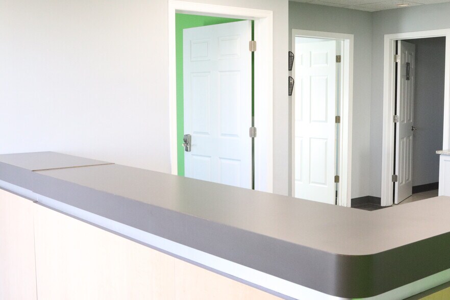 More Photos Of 4583 American Road rd, Rockford Flex For Lease