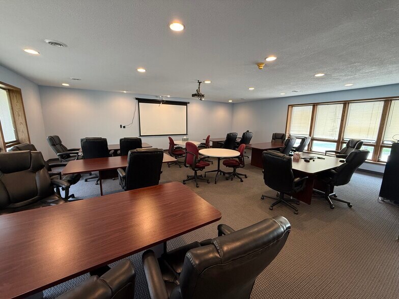 More Photos Of 1801 Fuller Rd, West Des Moines Flex For Sale