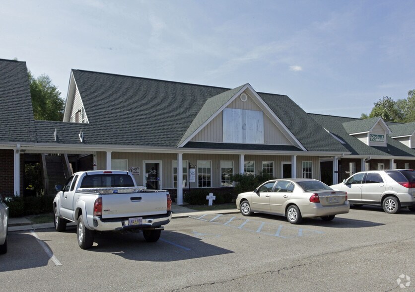 More Photos Of 103-129 Town Creek Dr, Saltillo Office Residential For Lease