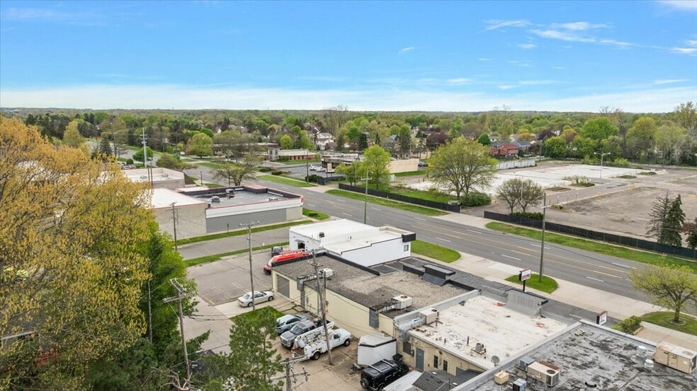 More Photos Of 33535-33537 7 Mile Rd, Livonia Freestanding For Lease