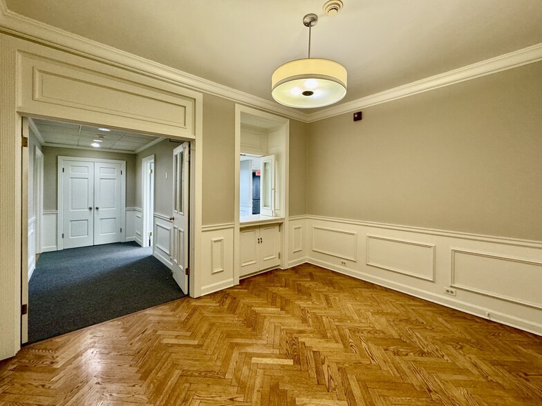 More Photos Of 225 E Mason St, Milwaukee Office Residential For Sale