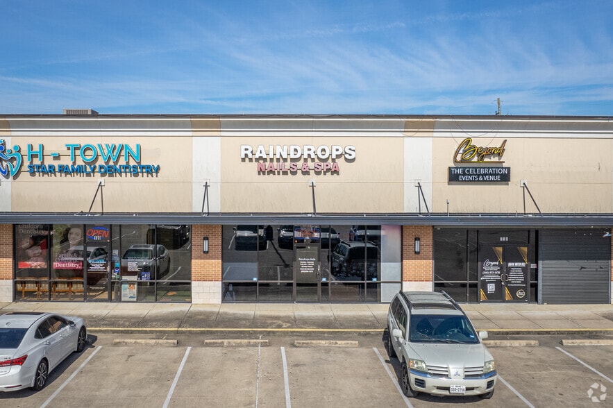 More Photos Of 4001 S Sam Houston Pky, Houston Storefront For Lease