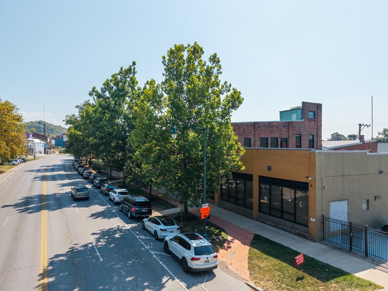 More Photos Of 2145 Central Pky, Cincinnati Flex For Sale