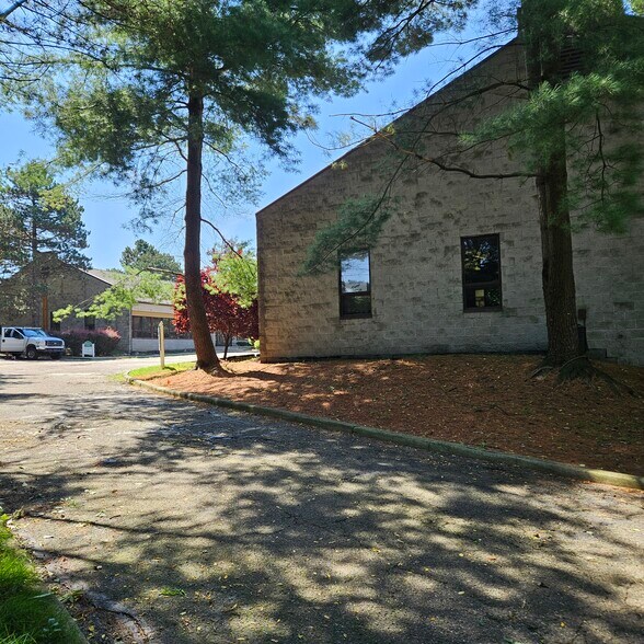 More Photos Of 70 W Streetsboro Rd, Hudson Self Storage For Lease