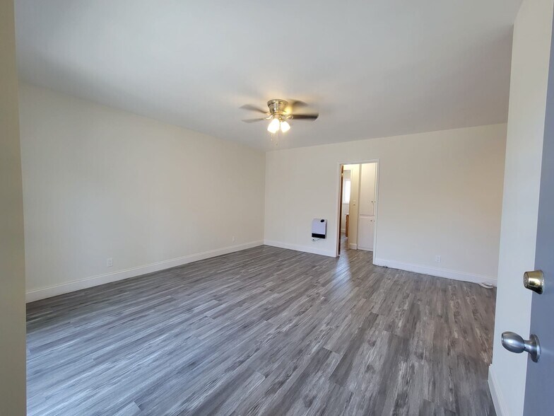 More Photos Of 14525 Albers St, Sherman Oaks Apartments For Sale