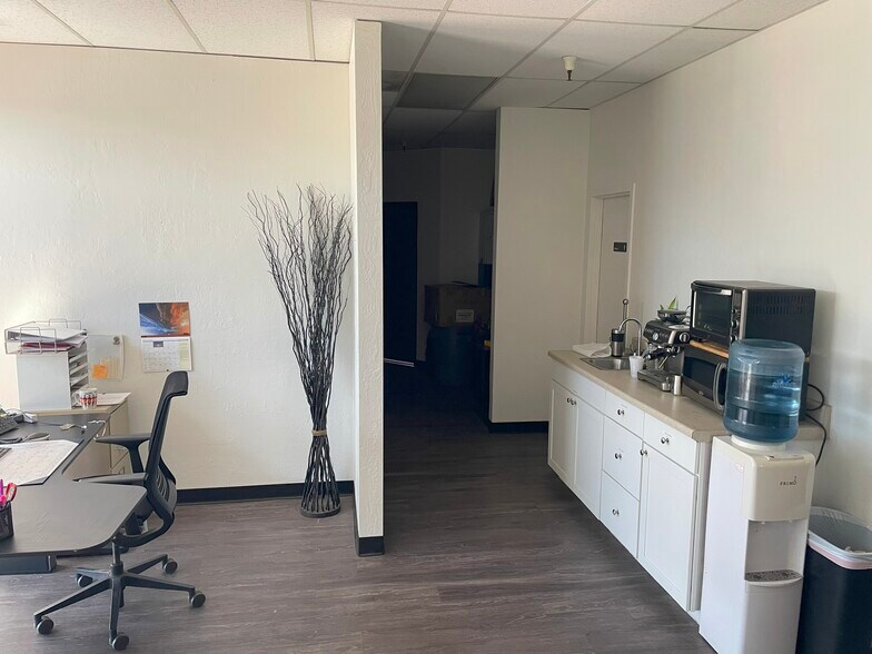 More Photos Of 3039-3045 S 46th St, Phoenix Industrial For Sale