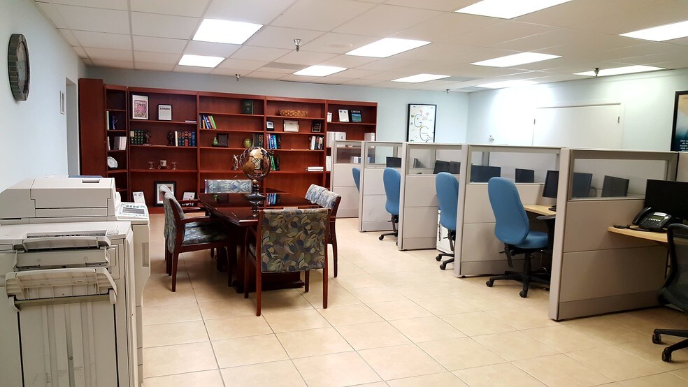 More Photos Of 2313 W Violet, Tampa Medical For Lease