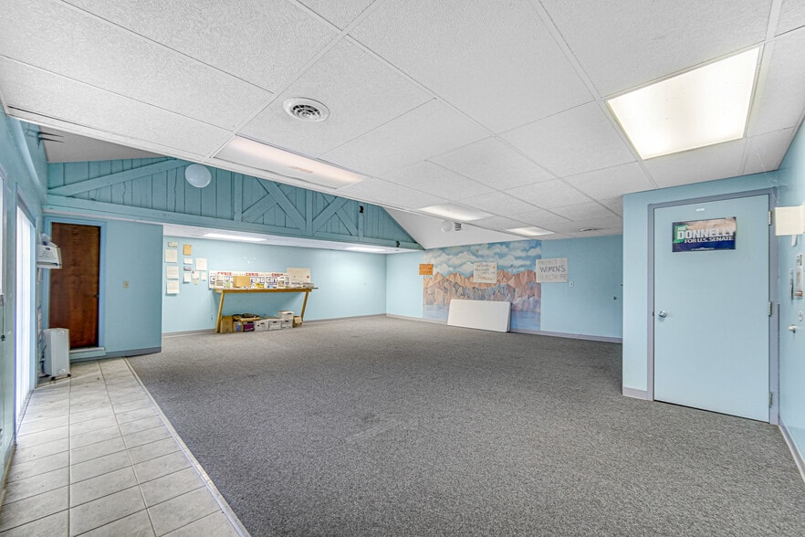 More Photos Of 2331 45th St, Highland Medical For Sale