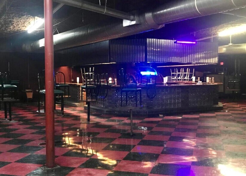 More Photos Of 2807 N Arkanasas Ave, Russellville General Retail For Sale