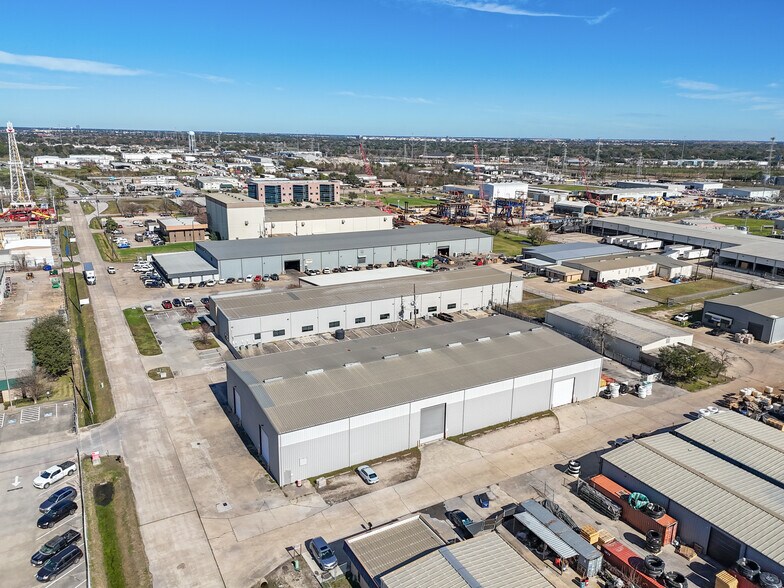 More Photos Of 6754-6758 Northwinds Dr, Houston Warehouse For Lease