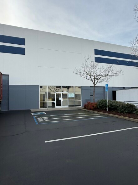 More Photos Of 256 Sutton Pl, Santa Rosa Distribution For Lease