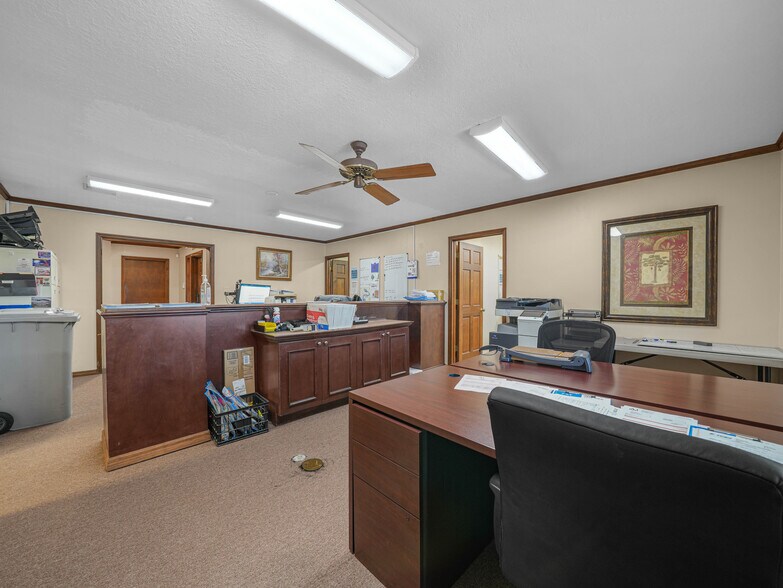 More Photos Of 112 N Poplar Ave, Sanford Mixed Retail For Lease