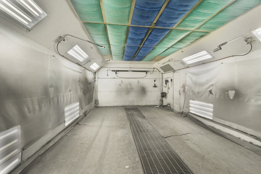 More Photos Of 15 York Ave, Pawtucket Auto Repair For Sale