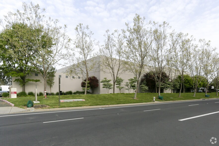 More Photos Of 2545 Napa Valley Corporate Dr, Napa Warehouse For Lease
