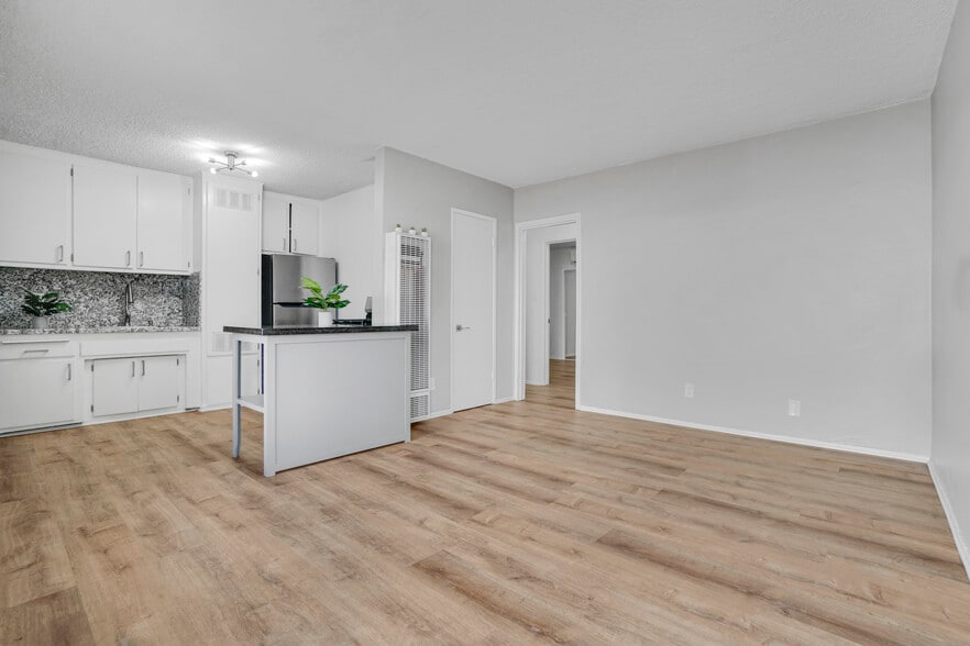 More Photos Of 1143 W 28th St, Los Angeles Multifamily For Sale