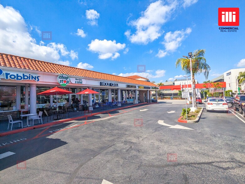 More Photos Of 17300 Ventura Blvd, Encino Unknown For Lease