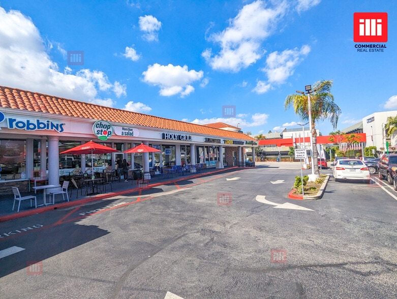 More Photos Of 17300 Ventura Blvd, Encino Unknown For Lease