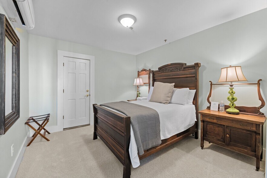 More Photos Of 738 E Main St, Belhaven Hotel For Sale