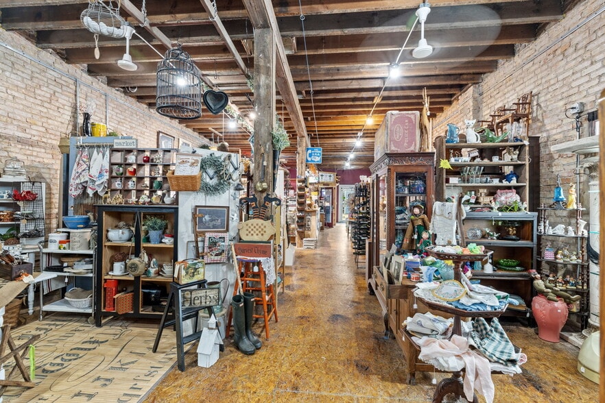 More Photos Of 126 S Main St, Gilman Showroom For Sale