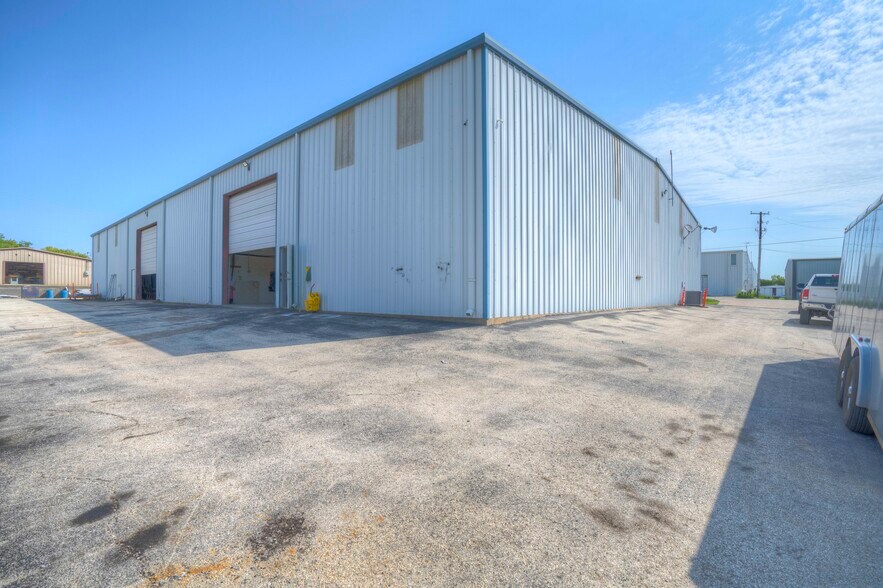 More Photos Of 11578 Airway Blvd, Roanoke Warehouse For Sale